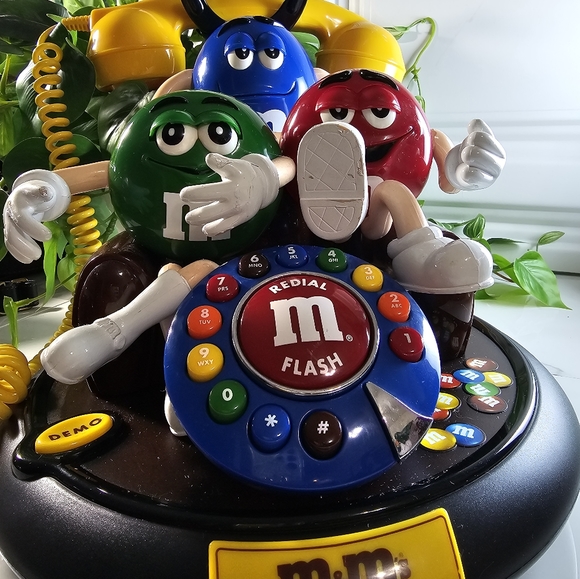 Vintage Animated M&M's Candy Landline Telephone M&Ms talks when the phone rings - Picture 11 of 12